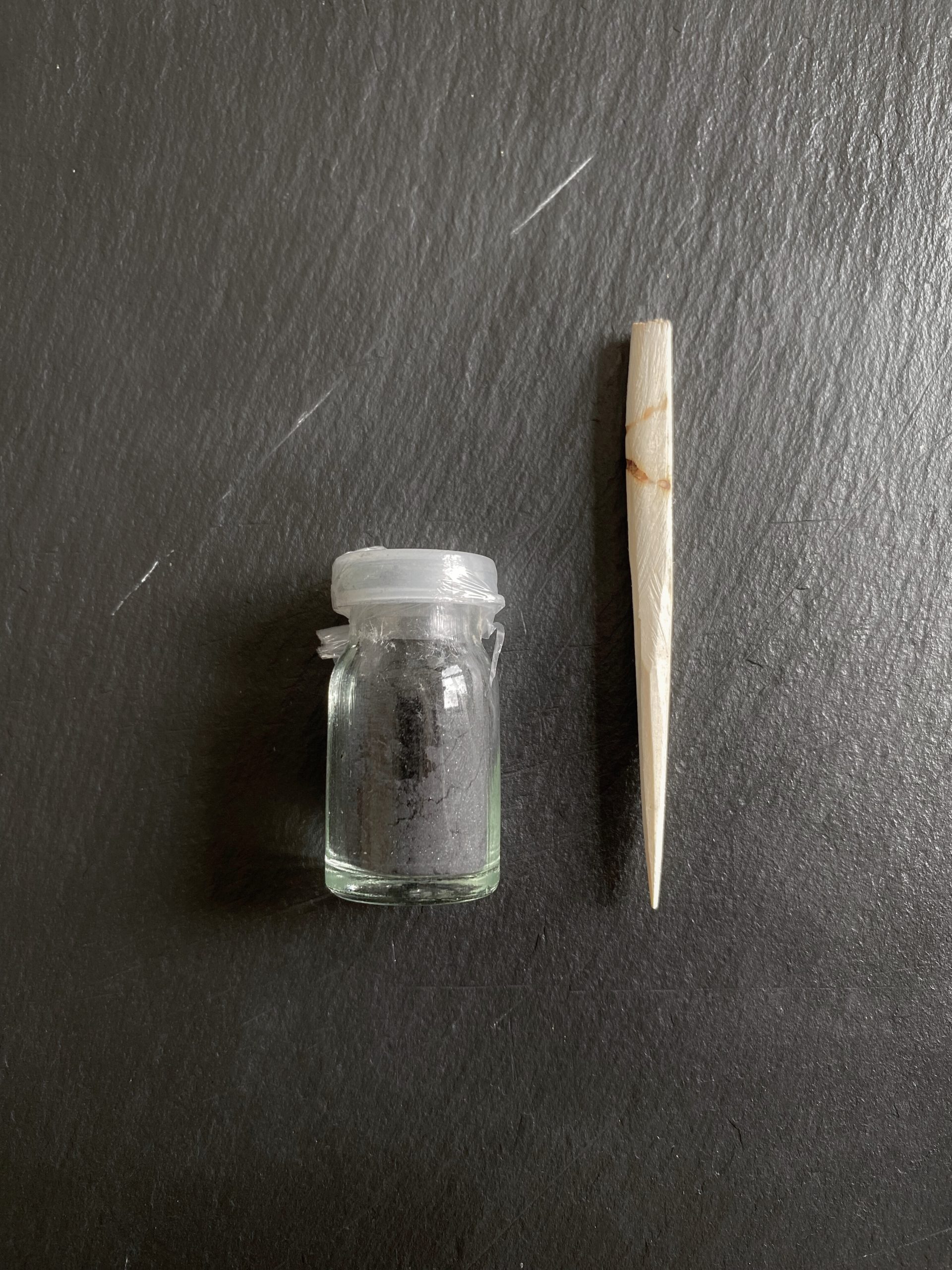 Khôl en poudre léger ARTISANAL avec applicateur